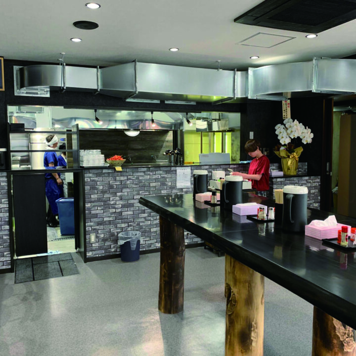 ［飲食店内装工事］酒販売店からそば処に改装。