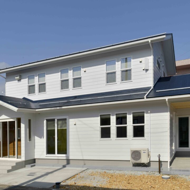 外観も室内も洋風テイスト – アンティークをちりばめた理想の家