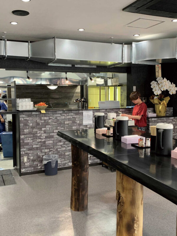 ［飲食店内装工事］酒販売店からそば処に改装。